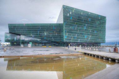 Reykjavik, İzlanda 'daki Harpa konser salonunun görüntüsü