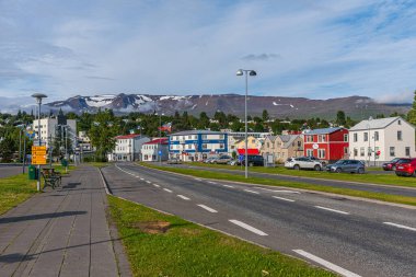 Akureyri, İzlanda, 17 Ağustos 2020: Akureyri, İzlanda 'da renkli evler