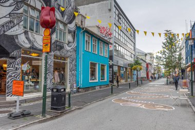 Reykjavik, İzlanda, 30 Ağustos 2020: Reykjavik, İzlanda 'nın merkezindeki Laugavegur Caddesi manzarası