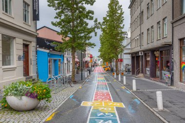 Reykjavik, İzlanda, 31 Ağustos 2020: Reykjavik, İzlanda 'nın merkezindeki Laugavegur Caddesi manzarası