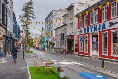Reykjavik, İzlanda, 31 Ağustos 2020: Reykjavik, İzlanda 'nın merkezindeki Laugavegur Caddesi manzarası