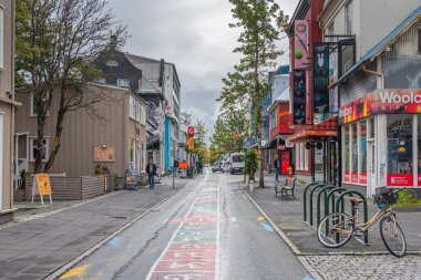 Reykjavik, İzlanda, 31 Ağustos 2020: Reykjavik, İzlanda 'nın merkezindeki Laugavegur Caddesi manzarası