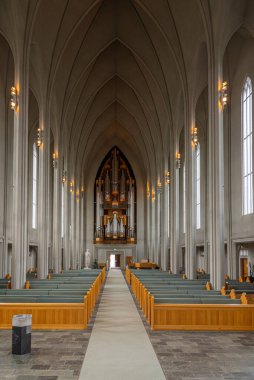 Reykjavik, İzlanda, 31 Ağustos 2020: Reykjavik, İzlanda 'daki Hallgrimskirkja katedralinin içi