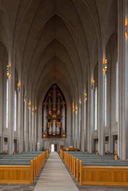Reykjavik, İzlanda, 31 Ağustos 2020: Reykjavik, İzlanda 'daki Hallgrimskirkja katedralinin içi