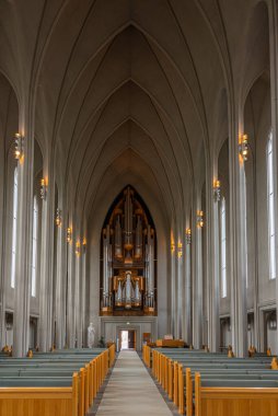 Reykjavik, İzlanda, 31 Ağustos 2020: Reykjavik, İzlanda 'daki Hallgrimskirkja katedralinin içi