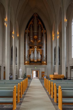 Reykjavik, İzlanda, 31 Ağustos 2020: Reykjavik, İzlanda 'daki Hallgrimskirkja katedralinin içi