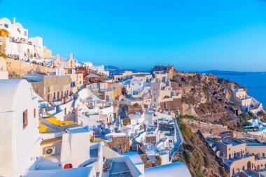 Santorini, Yunanistan, 25 Eylül 2020: Oia Şatosu ile Yunanistan 'ın Santorini adasında Panorama