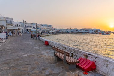 Mykonos, Yunanistan, 26 Eylül 2020: Yunanistan 'daki eski Mykonos limanının limanı