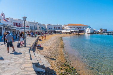Mykonos, Yunanistan, 27 Eylül 2020: Yunanistan 'daki eski Mykonos limanının limanı