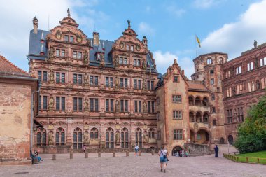 Heidelberg, Almanya, 17 Eylül 2020: Heidelberg, Almanya 'daki sarayın ana avlusunun manzarası