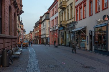 Heidelberg, Almanya, 18 Eylül 2020: Heidelberg, Almanya 'da bir sokağın gündoğumu manzarası