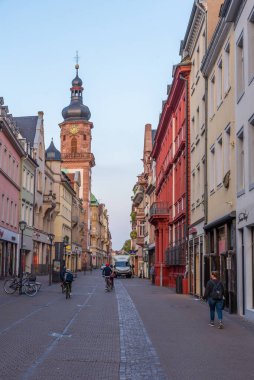Heidelberg, Almanya, 18 Eylül 2020: Heidelberg, Almanya 'da bir sokağın gündoğumu manzarası