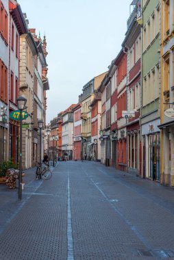 Heidelberg, Almanya, 18 Eylül 2020: Heidelberg, Almanya 'da bir sokağın gündoğumu manzarası