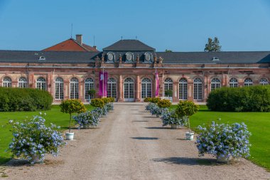Schwetzingen, Almanya, 18 Eylül 2020: Schwetzingen Sarayı güneşli yaz günü