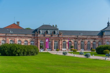 Schwetzingen, Almanya, 18 Eylül 2020: Schwetzingen Sarayı güneşli yaz günü