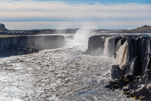 在阳光明媚的日子里 在冰岛观看塞尔福斯瀑布 — 图库照片