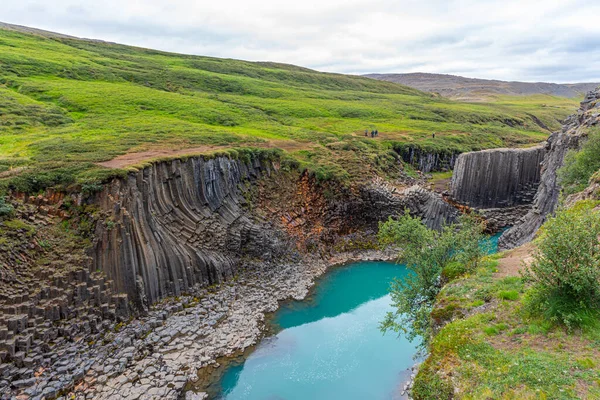 Εξαγωνικά Πετρώματα Στο Φαράγγι Studlagil Στην Ισλανδία — Φωτογραφία Αρχείου