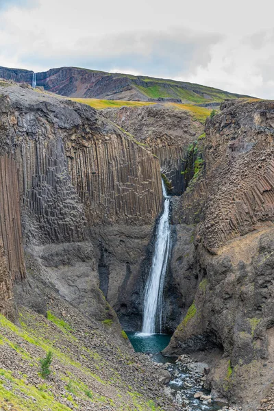 Cachoeira Hengifoss Vista Islândia — Fotografia de Stock