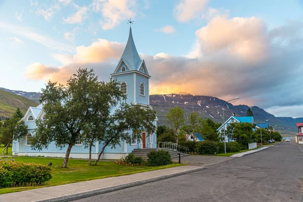 Kék Templom Seydisfjordur Izlandon — Stock Fotó