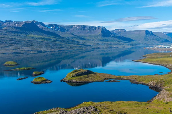 İzlanda 'da Reydarfjordur' un doğal manzarası
