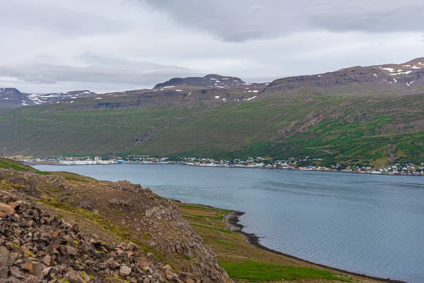 Eskifjordur 'un İzlanda' daki doğal manzarası
