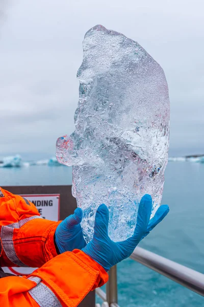 Шматок Льоду Міститься Лагуні Йокулсарлон Ісландії — стокове фото