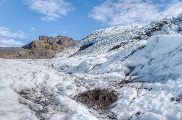 Güneşli bir günde İzlanda 'da Svinafeljkull Buzulu