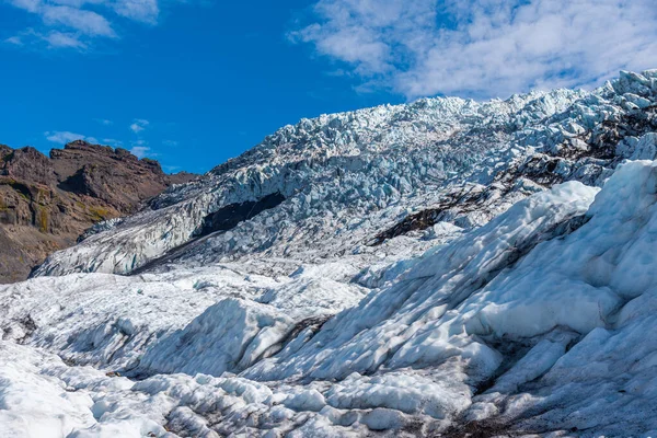 Güneşli bir günde İzlanda 'da Svinafeljkull Buzulu