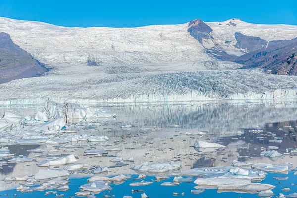 Zlanda Daki Fjallsarlon Gölünde Yüzen Buzdağları — Stok fotoğraf