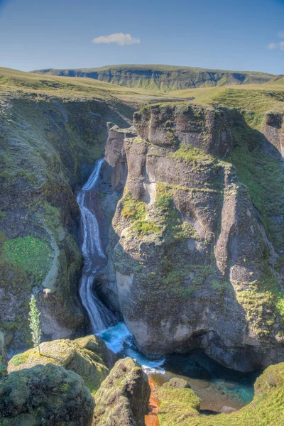 Famoso Cañón Fjadrargljufur Situado Islandia —  Fotos de Stock