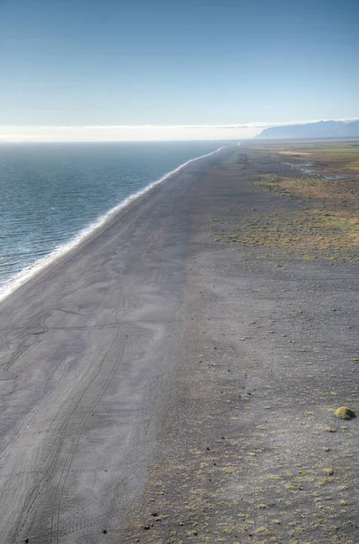 Dyrholaey plajının havadan görünüşü, İzlanda