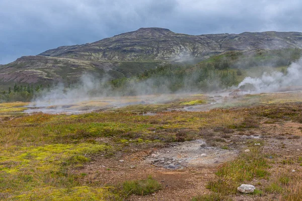 İzlanda 'daki Strokkur jeotermal alanı