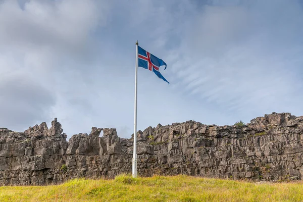 Σημαία Ισλανδίας Στην Πρώην Τοποθεσία Althingi Στο Εθνικό Πάρκο Thingvellir — Φωτογραφία Αρχείου