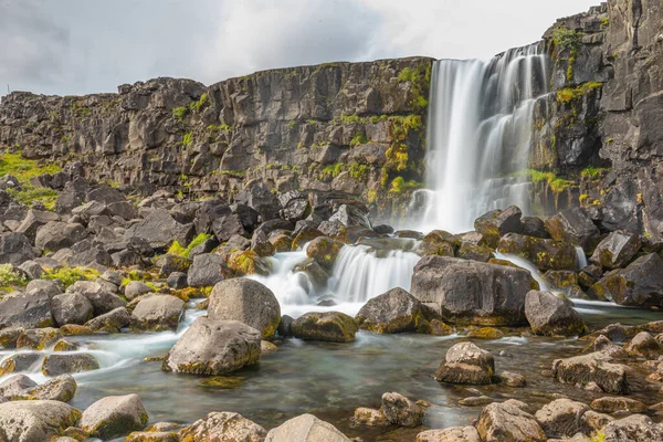 Oxararfoss 瀑布在冰岛的辛格韦德利国家公园 — 图库照片