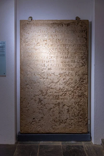 Skalholt, İzlanda, 28 Ağustos 2020: İzlanda 'daki Skalholt katedralindeki mezar