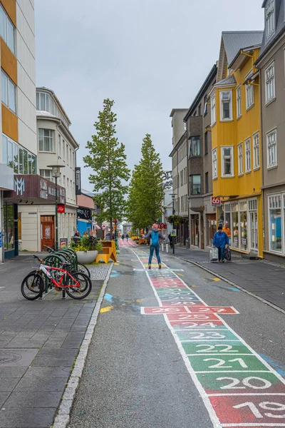 Reykjavik, İzlanda, 30 Ağustos 2020: Reykjavik, İzlanda 'nın merkezindeki Laugavegur Caddesi manzarası