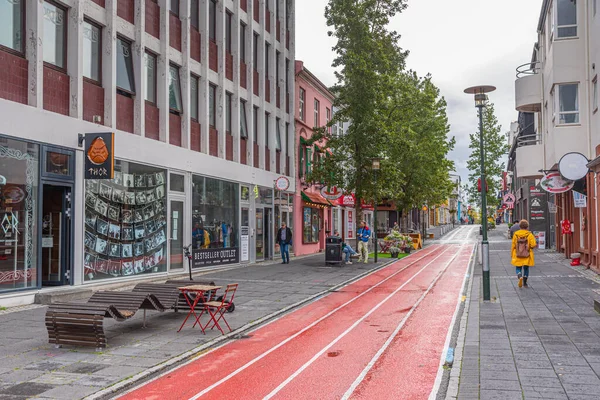 Reykjavik, İzlanda, 31 Ağustos 2020: Reykjavik, İzlanda 'nın merkezindeki Laugavegur Caddesi manzarası