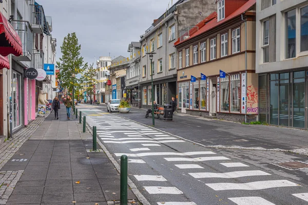 Reykjavik, İzlanda, 31 Ağustos 2020: Reykjavik, İzlanda 'nın merkezindeki Laugavegur Caddesi manzarası