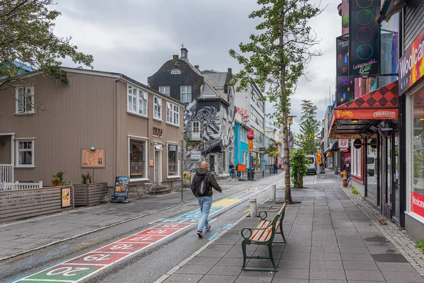 Reykjavik, İzlanda, 31 Ağustos 2020: Reykjavik, İzlanda 'nın merkezindeki Laugavegur Caddesi manzarası
