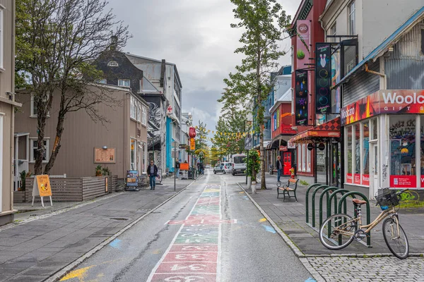 Reykjavik, İzlanda, 31 Ağustos 2020: Reykjavik, İzlanda 'nın merkezindeki Laugavegur Caddesi manzarası