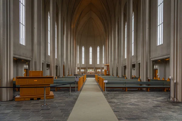 Reykjavik, İzlanda, 31 Ağustos 2020: Reykjavik, İzlanda 'daki Hallgrimskirkja katedralinin içi