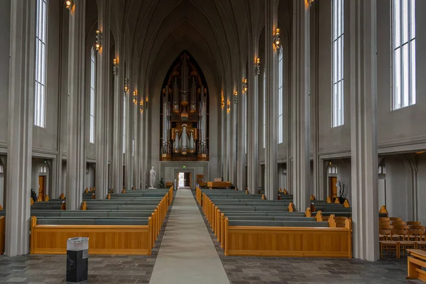 Reykjavik, İzlanda, 31 Ağustos 2020: Reykjavik, İzlanda 'daki Hallgrimskirkja katedralinin içi