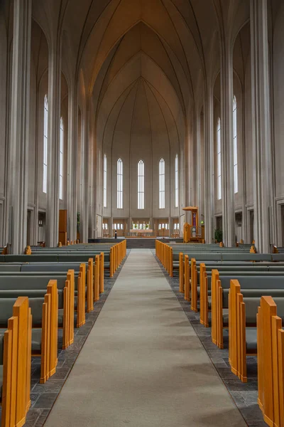 Reykjavik, İzlanda, 31 Ağustos 2020: Reykjavik, İzlanda 'daki Hallgrimskirkja katedralinin içi
