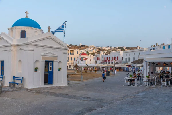 Mykonos, Yunanistan, 26 Eylül 2020: Yunanistan 'ın eski Mykonos limanındaki Agios Nikolaos Kilisesi