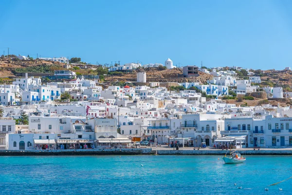 Mykonos, Yunanistan, 27 Eylül 2020: Yunanistan 'daki eski Mykonos limanının limanı