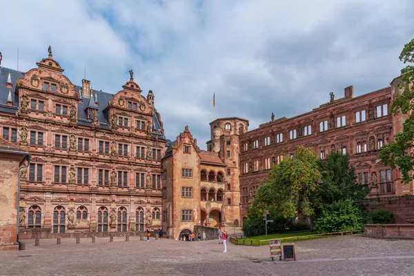 Heidelberg, Almanya, 17 Eylül 2020: Heidelberg, Almanya 'daki sarayın ana avlusunun manzarası