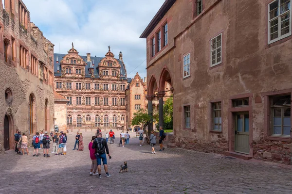 Heidelberg, Almanya, 17 Eylül 2020: Heidelberg, Almanya 'daki sarayın ana avlusunun manzarası