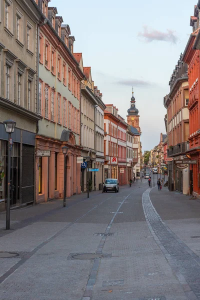 Heidelberg, Almanya, 18 Eylül 2020: Heidelberg, Almanya 'da bir sokağın gündoğumu manzarası