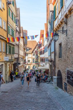 Tubingen, Almanya, 19 Eylül 2020: Eski Tubingen, Almanya 'da renkli bir cadde