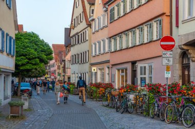 Tubingen, Almanya, 19 Eylül 2020: Eski Tubingen, Almanya 'da renkli bir cadde